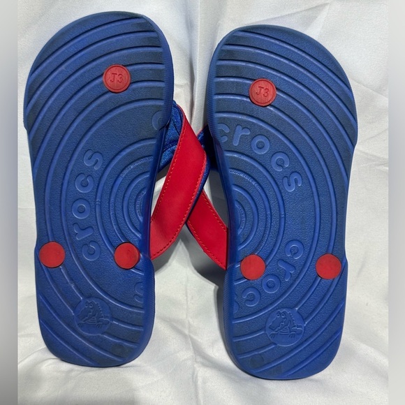 CROCS Red and Blue Flip-Flop Sandals Size 3J - Picture 4 of 5